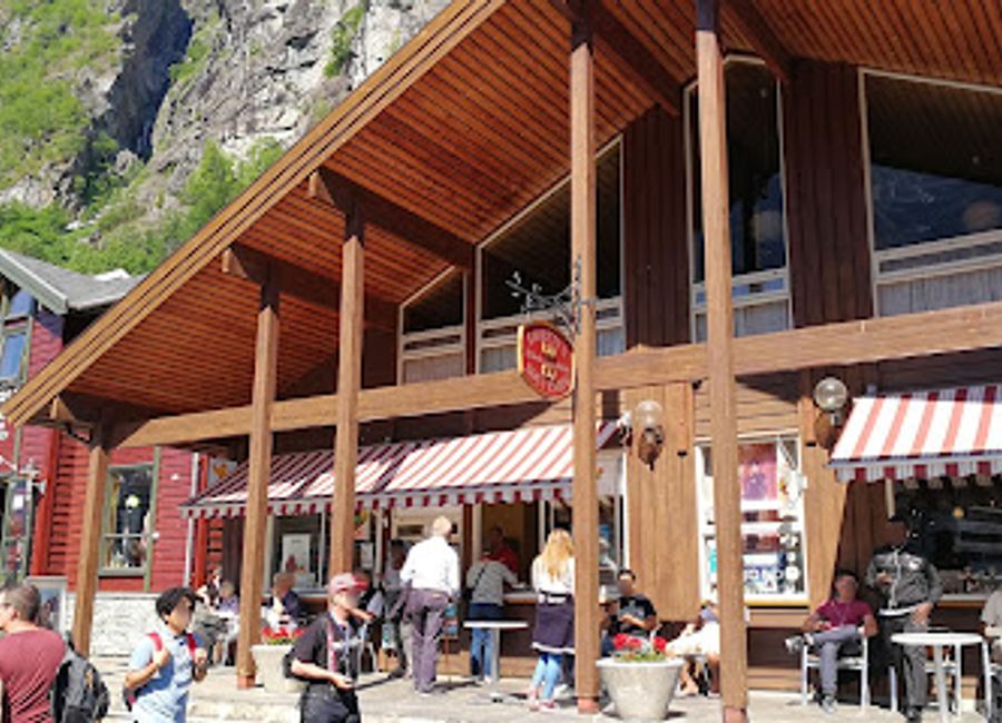 Discover unique Norwegian gifts at E Merok Turisthandel AS in Geiranger, where local craftsmanship meets stunning fjord scenery.