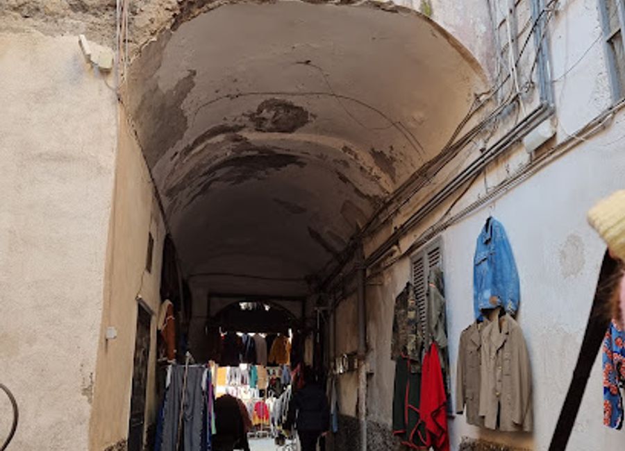 Explore Mercato di Resina: a vibrant market in Ercolano, offering fresh produce, local crafts, and a taste of authentic Italian culture.