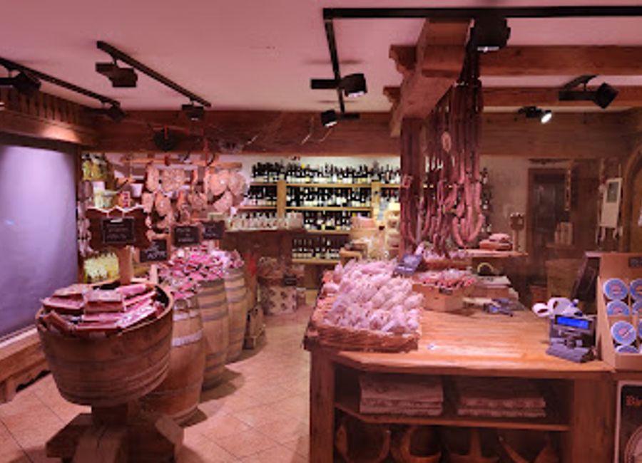 Experience the authentic flavors of South Tyrol at Tito Speck, your destination for exquisite Italian delicacies and local specialties.