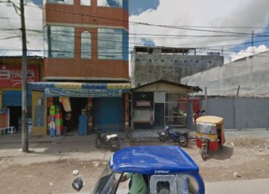 Experience the heart of the Amazon at Mercado de Productos de Tambopata, where local culture and vibrant flavors come together.