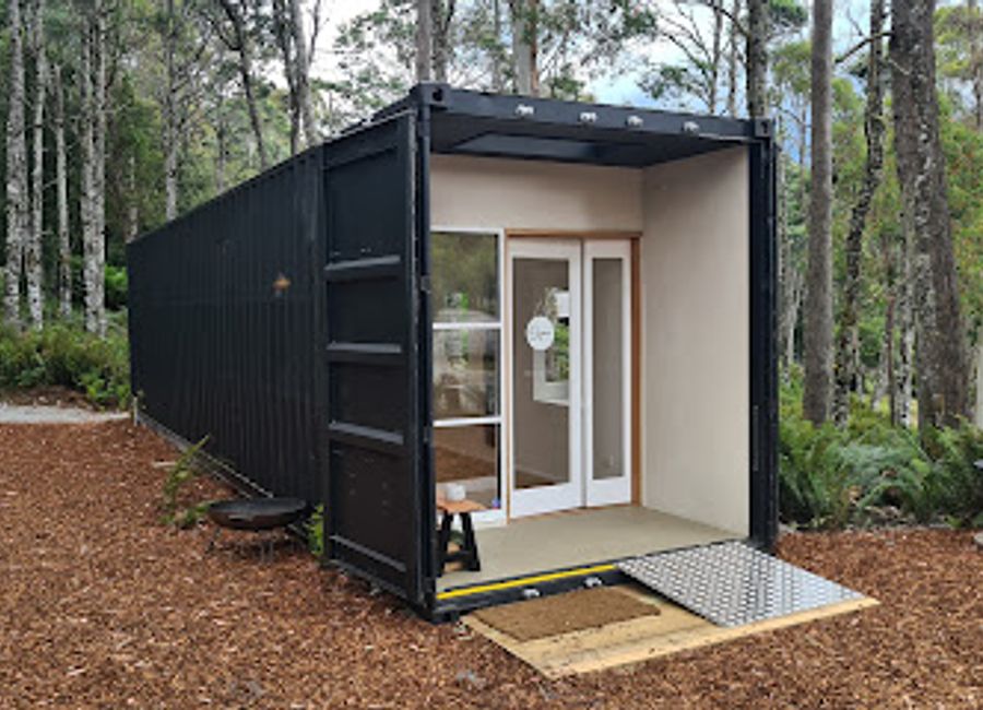 Explore Blue Tree Gallery in Tasmania for unique local art, handcrafted gifts, and a cozy café experience amidst stunning landscapes.