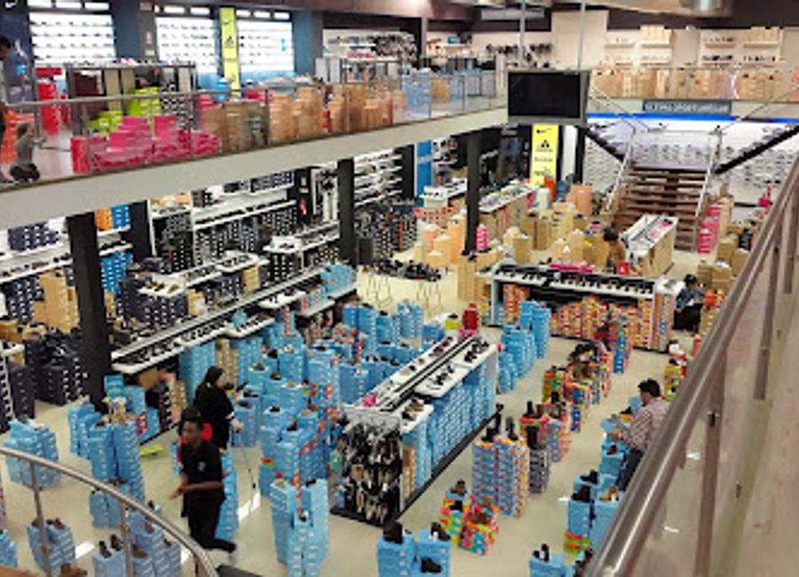 Discover a diverse selection of stylish and affordable footwear at Seaside in Rio de Mouro, perfect for every occasion.