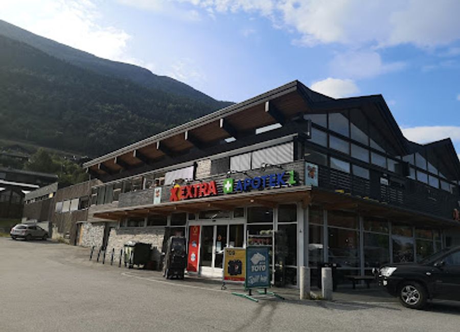 Discover the heart of local life at Extra Lom, a grocery store offering fresh produce and unique Norwegian delicacies in Fossbergom.