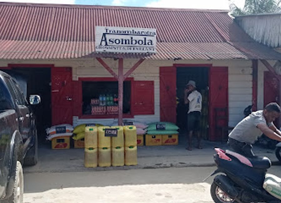 Explore Asombola in Maroantsetra for unique local crafts, souvenirs, and a glimpse into Madagascar's rich heritage.
