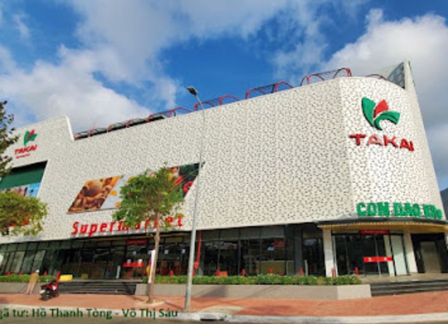 Discover the vibrant local culture at Takai Mart Côn Đảo, the essential supermarket for both tourists and locals alike, offering fresh produce and unique local products.