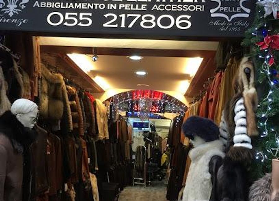 Explore the finest Italian leather goods in Florence, where tradition and elegance harmoniously meet.