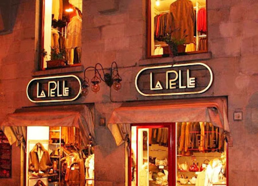 Explore La Pelle Srl Firenze for exquisite Italian leather goods, from handbags to shoes, celebrating craftsmanship and style in the heart of Florence.
