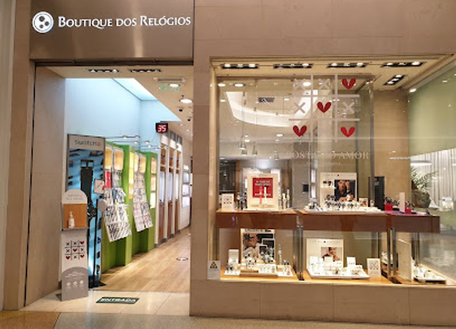 Uncover an exquisite collection of timepieces at Boutique dos Relógios in Coimbra, where elegance meets craftsmanship in every watch.