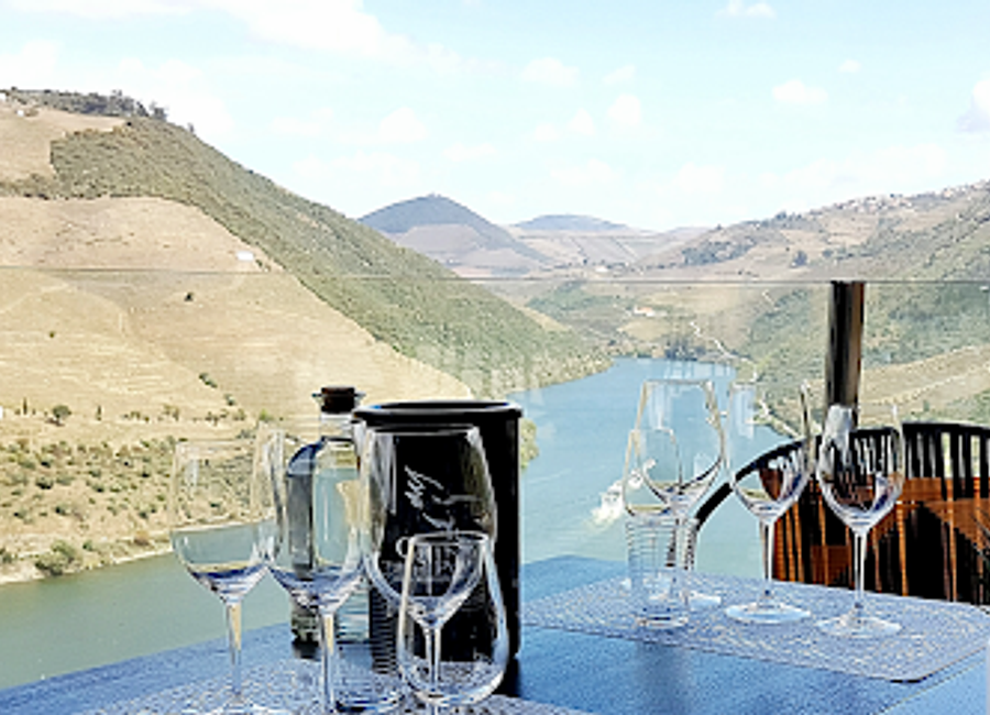 Discover the enchanting Quinta do Pôpa: a premier winery in Douro Valley offering exquisite wine tastings and immersive vineyard tours.