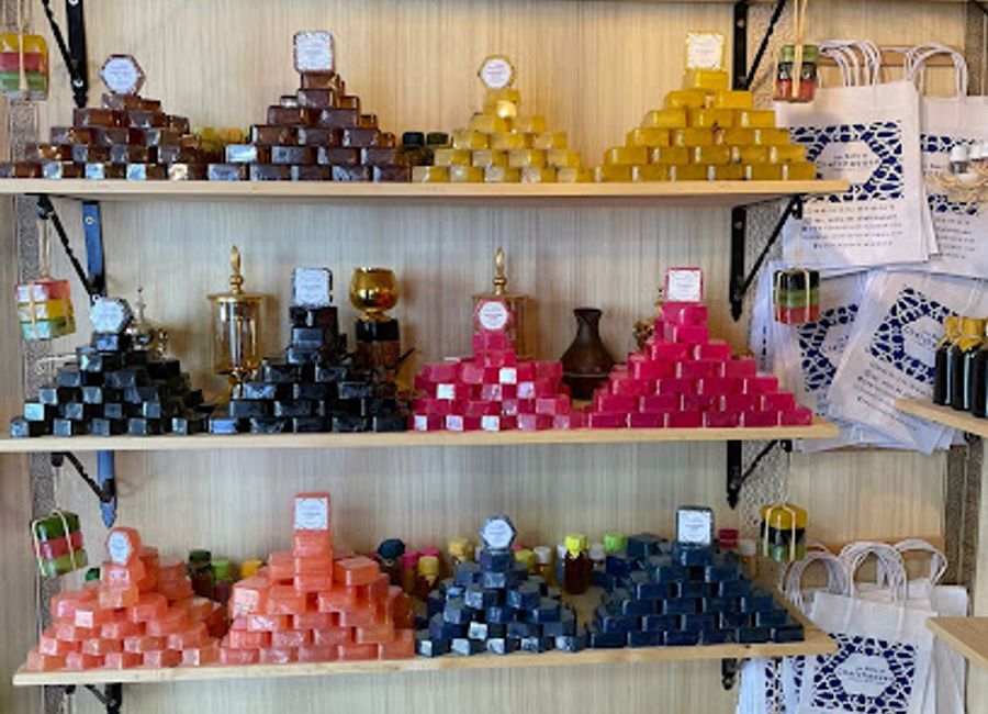 Discover the vibrant culture of Morocco at Les Sens de Chefchaouen, where artistry meets tradition in the heart of Chefchaouen.