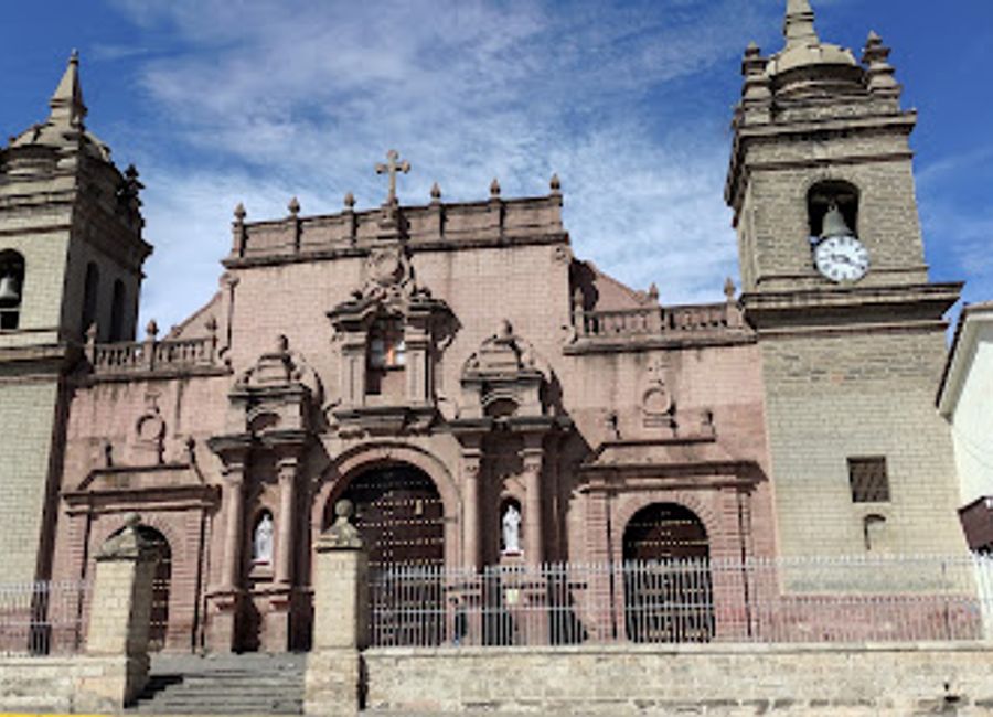 Explore the vibrant world of Peruvian textiles at Artesanías Textiles Ayacucho – a treasure trove of handcrafted artistry and cultural heritage.