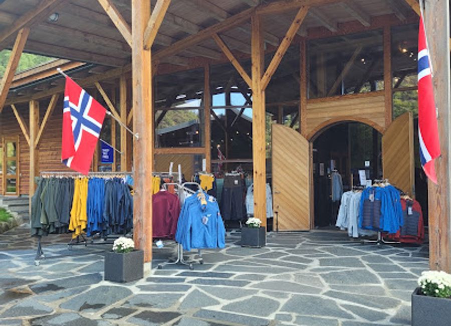 Explore the Gift Shop Norsk Natursenter for unique local crafts, souvenirs, and educational materials celebrating Norway's natural beauty.