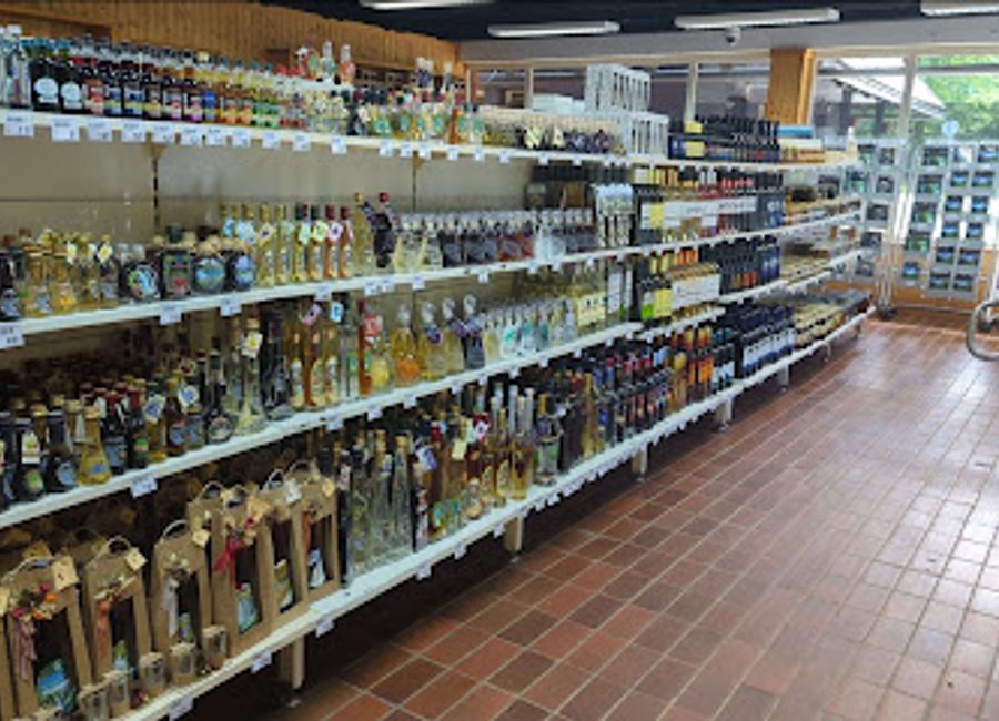 Explore authentic Croatian flavors and local produce at Market Hladovina in Plitvička Jezera, your gateway to unique culinary experiences.