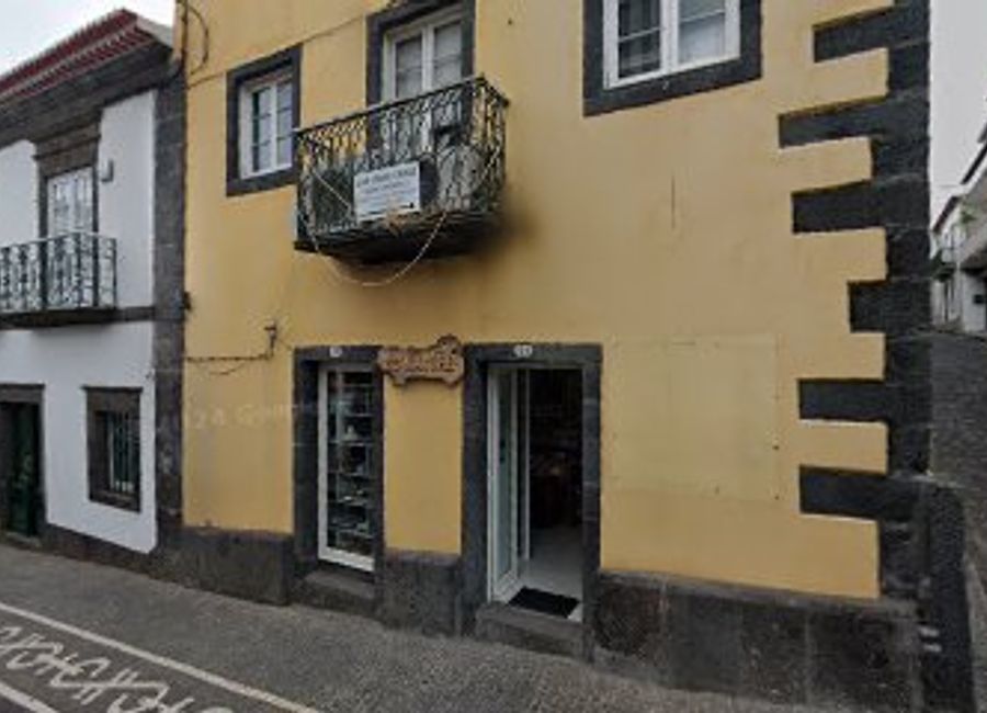 Discover the essence of the Azores at Be Nature, a charming gift shop offering natural products, essential oils, and unique eco-friendly gifts.