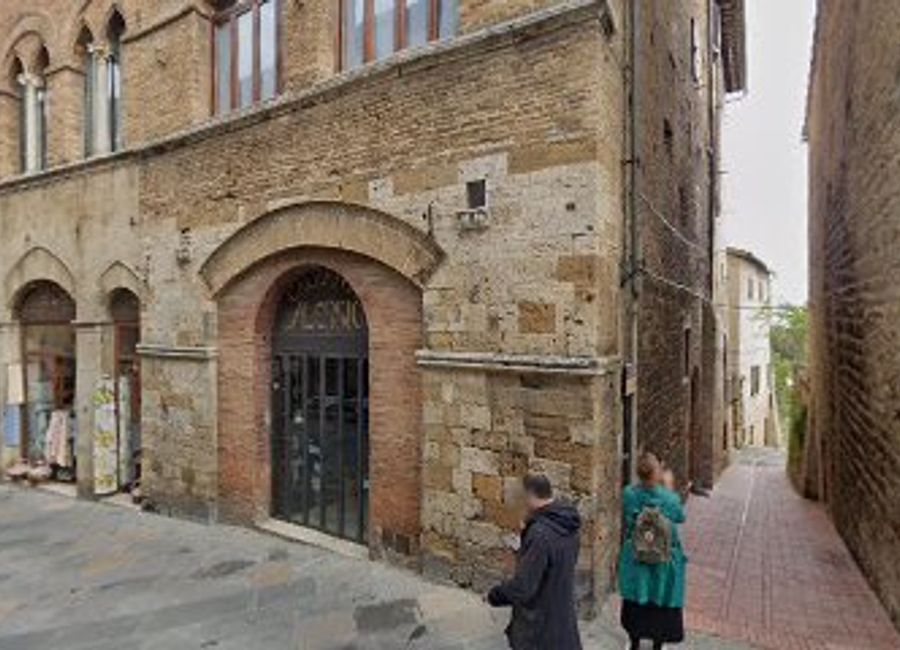 Discover unique handmade crafts and souvenirs at L'Emporio Di Campagna, a charming store in the heart of San Gimignano, Tuscany.