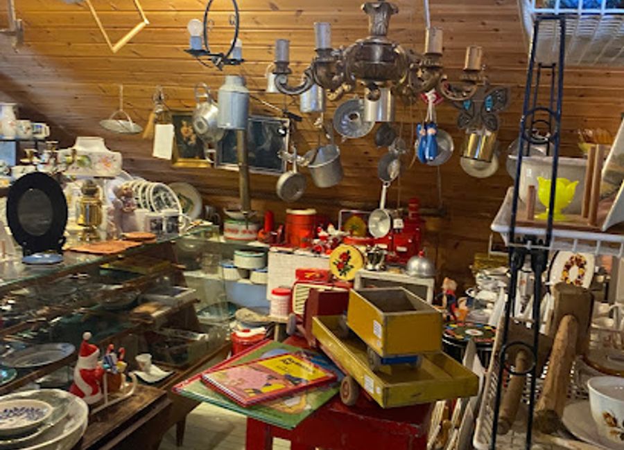 Explore the enchanting world of antiques at Sakrisøy Antikk og Brukthandel in Reine, where every item has a story to tell.