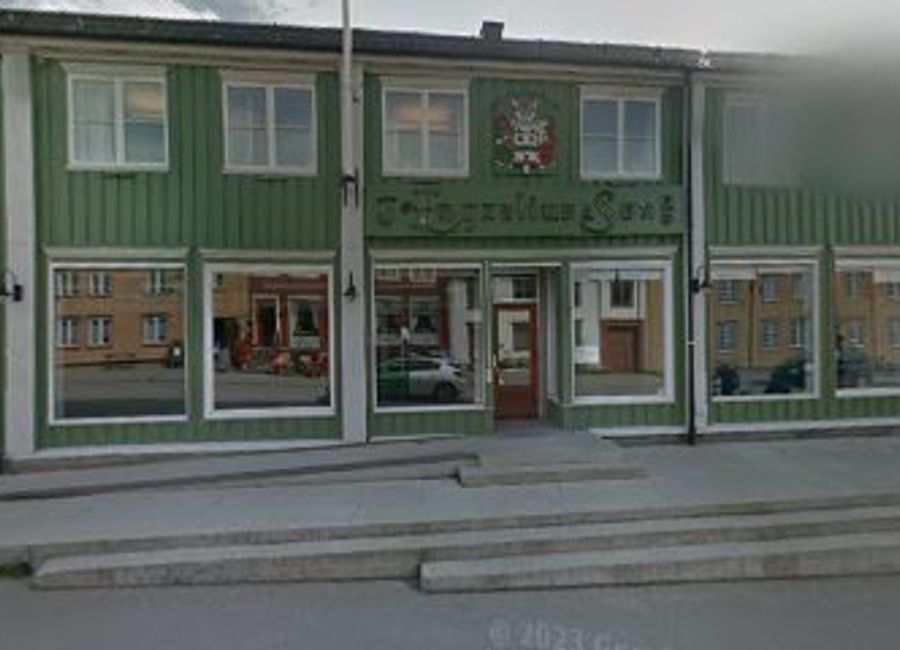 Experience the artistry of handcrafted candles at Støperiet Røros, a must-visit shop in the heart of Norway's historic mining town.