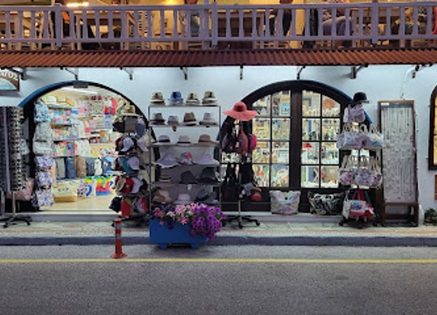 Explore Doralia Αρχιπελάγος in Agios Ioannis for unique Greek gifts, local crafts, and a cultural experience that captures the heart of Greece.