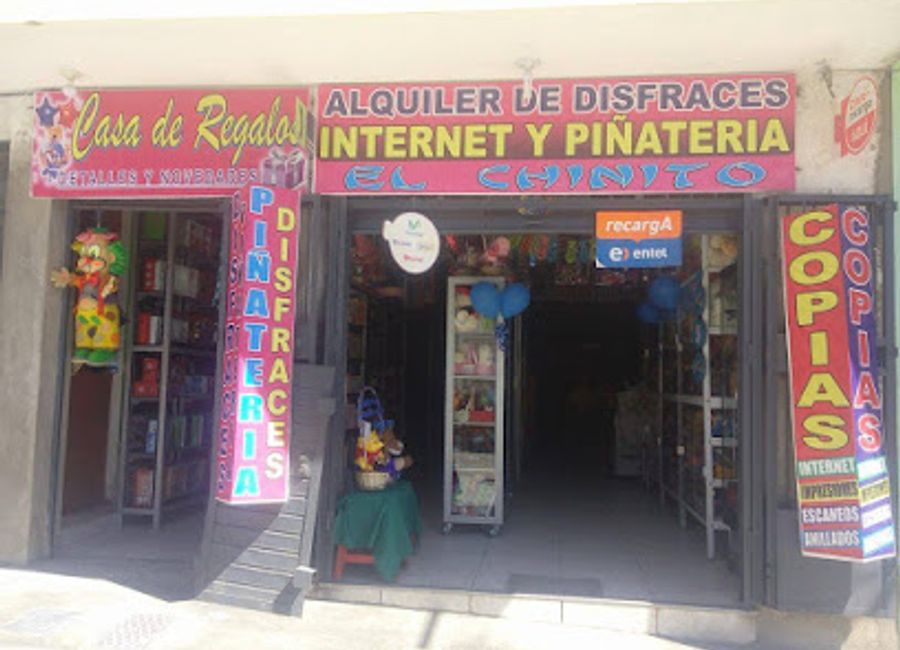 Explore the vibrant gift shop Regalos y Detalles El Chinito in Carhuaz for unique Peruvian handicrafts and memorable souvenirs.