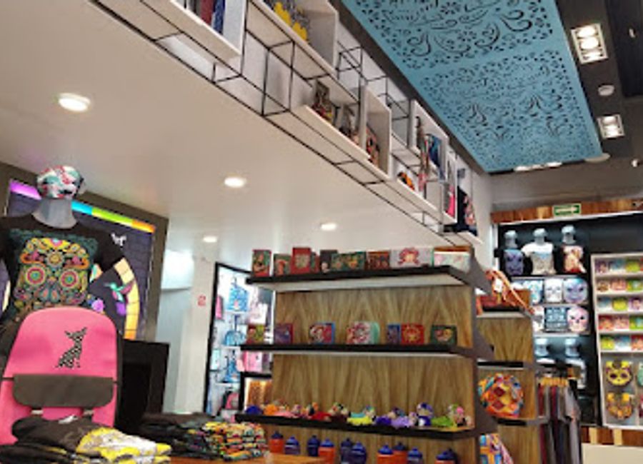 Explore Karani-Art in San Cristóbal de las Casas for unique clothing and accessories that embody local artistry and culture.