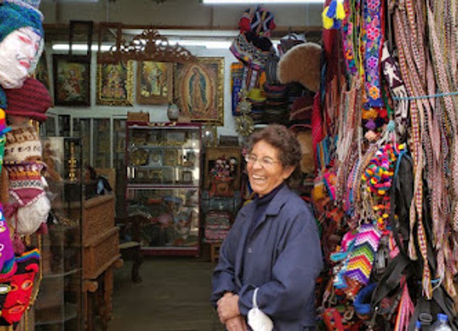 Explore authentic Peruvian craftsmanship at this charming souvenir store in Cusco, offering a wide range of handcrafted treasures.