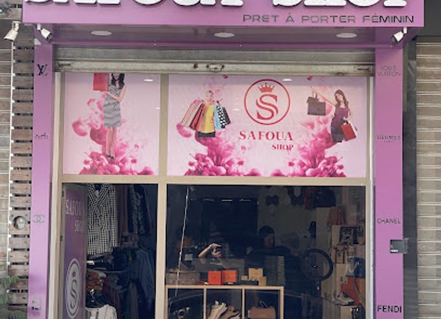 Explore the latest trends in women's fashion at SAFOUASHOP, where style meets elegance in a vibrant shopping atmosphere.