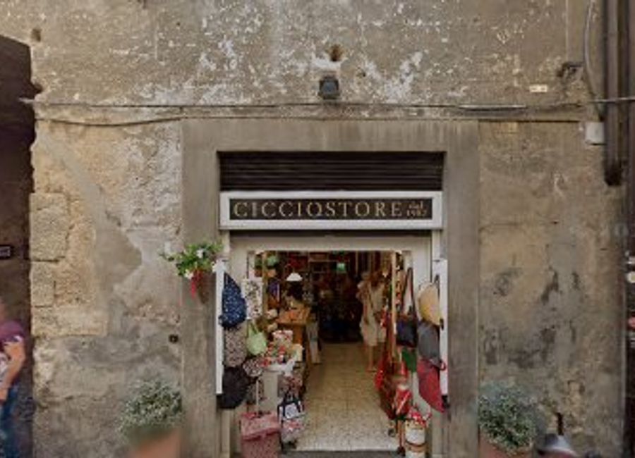 Discover exquisite handcrafted ceramics at La Torretta Ceramiche Artistiche, a charming pottery store in the heart of Orvieto, Italy.