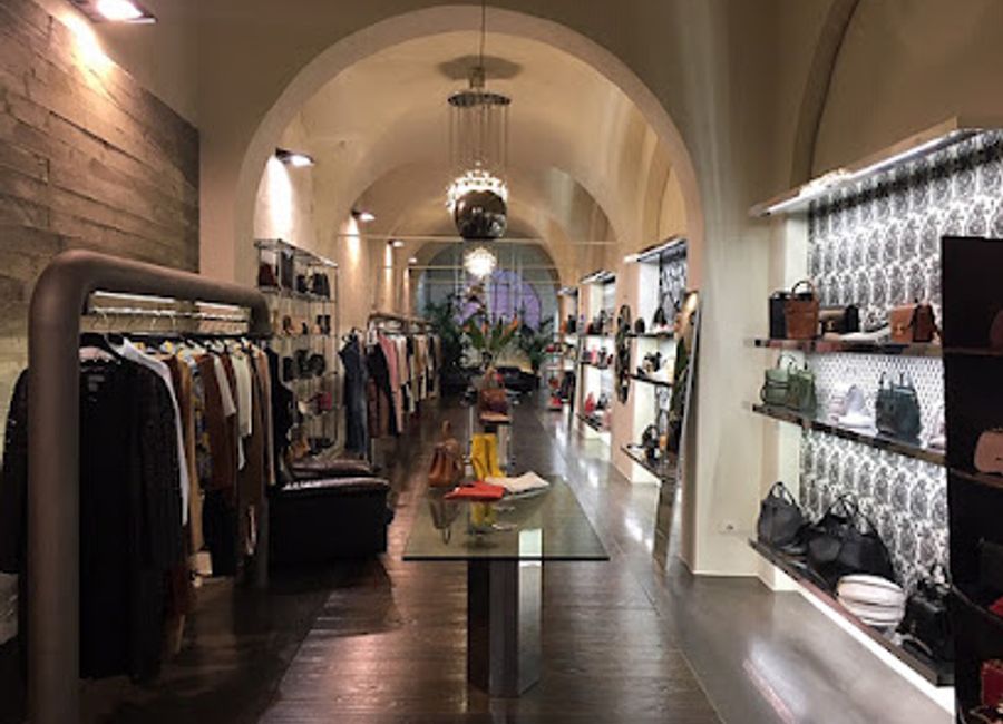 Explore OLUXURY Parma for an exquisite selection of high-end fashion and accessories in the heart of Italy.