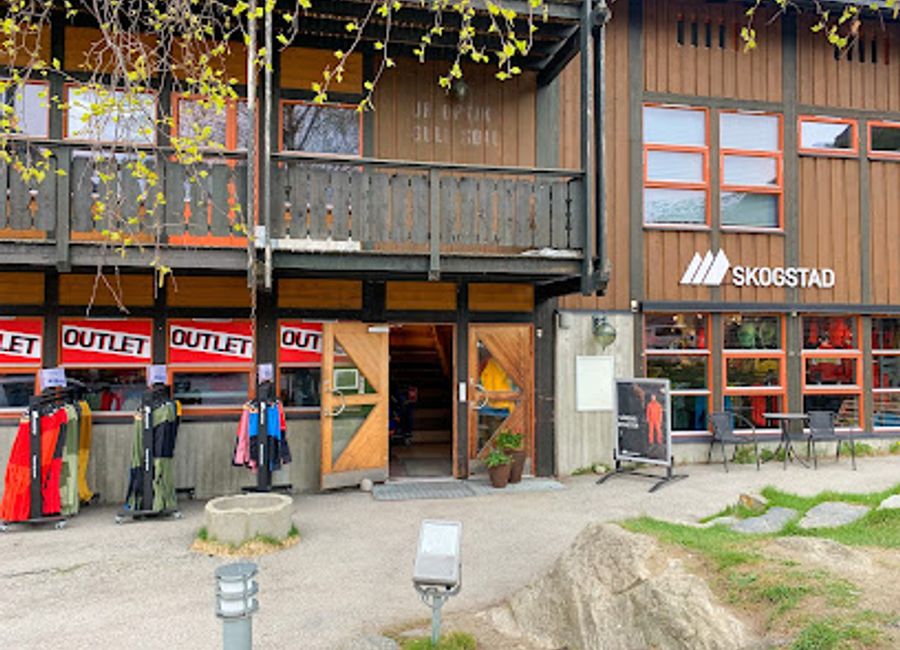 Explore Skogstad Lom for top-notch sportswear and gear, perfect for your Norwegian outdoor adventures and more.
