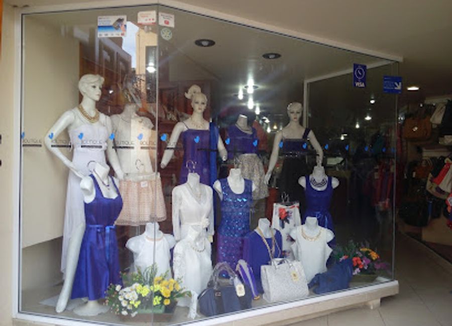 Explore Boutique Guadalupe Narvaez de Ruíz in San Cristóbal de las Casas for unique women's fashion that blends local culture with contemporary style.