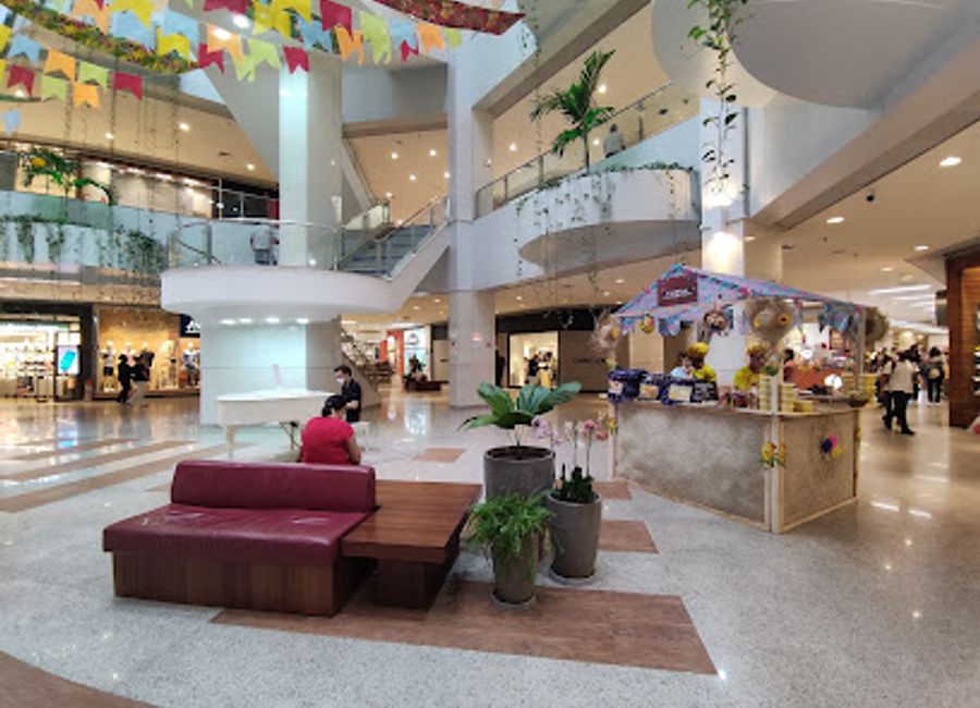 Discover the vibrant Shopping Barra in Salvador, Brazil – a shopping haven with diverse stores, dining options, and entertainment for everyone.