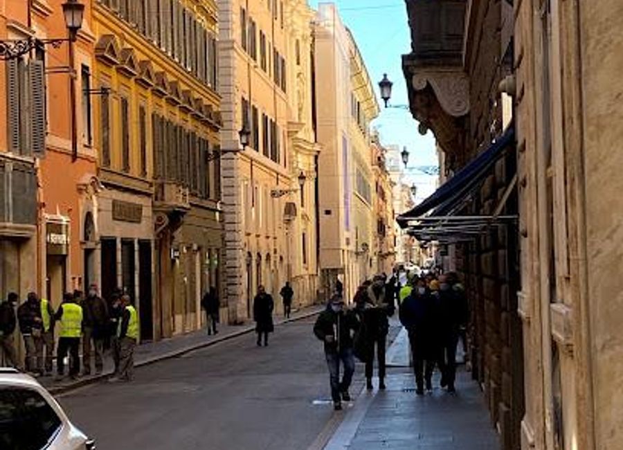 Explore the elegance of Via dei Condotti, Rome's iconic luxury shopping street, rich in history and culture, perfect for every traveler.