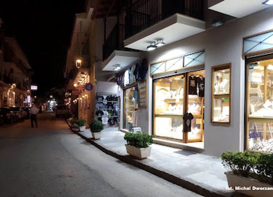 Discover unique handcrafted jewelry inspired by the rich heritage of Delphi at Dionysos Jewelry.