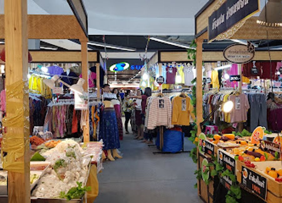 Discover the vibrant shopping and dining experience at Robinson Lifestyle Kanchanaburi, where modern convenience meets local culture.