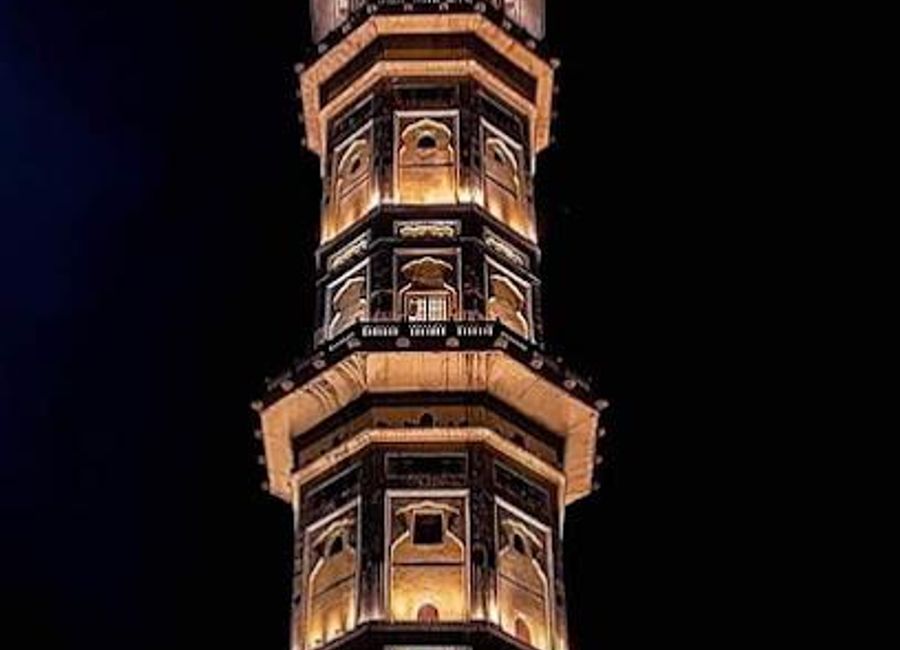 Experience the vibrant culture of Jaipur at Tripolia Bazar, where traditional crafts and local flavors come alive in the heart of the Pink City.