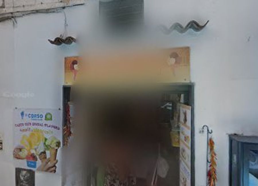 Explore Vincelli Silk in Amalfi for exquisite silk fashion and authentic Italian craftsmanship, perfect for stylish souvenirs and elegant attire.