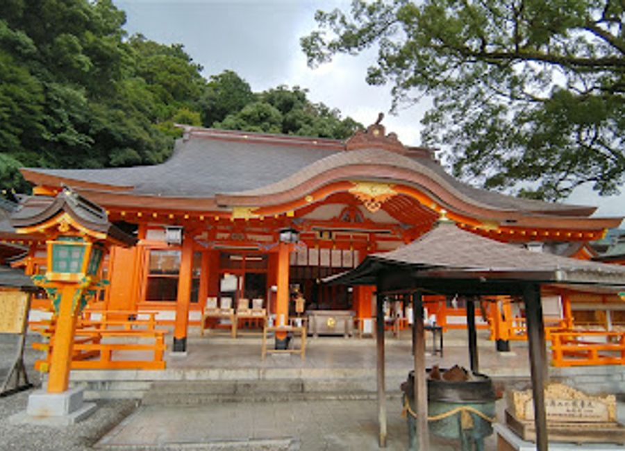 Discover the serene beauty and spiritual heritage of Kumano-Nachi Taisha, a must-visit Shinto shrine in Japan's stunning Wakayama mountains.