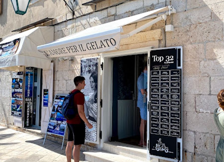 Experience the finest artisanal gelato in Hvar at aROMA Gelato Experience Boutique, where every scoop is a taste of paradise.