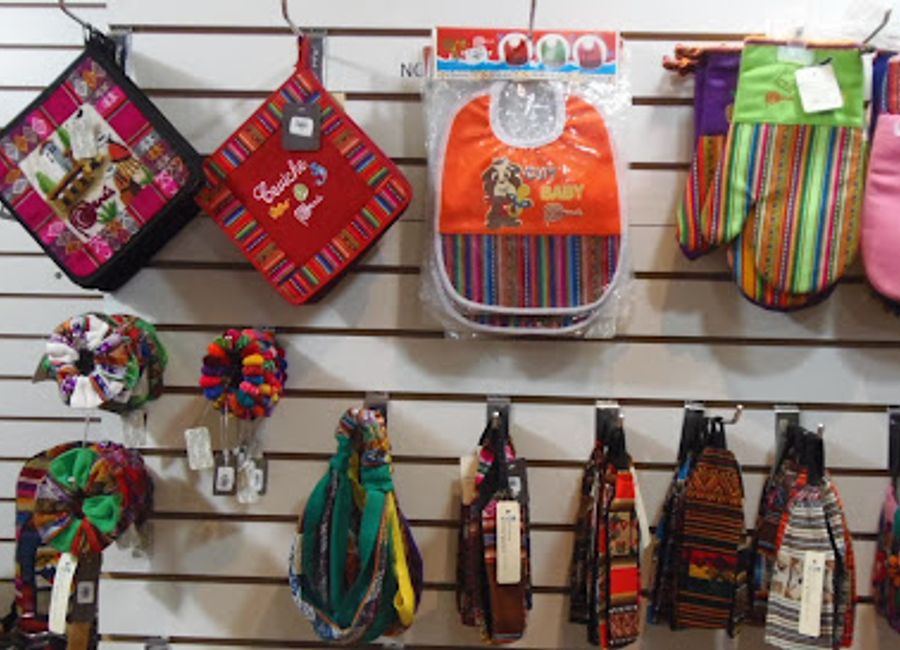 Discover unique handmade clothing and accessories at Artesanias Maki in Aguas Calientes, where local craftsmanship meets vibrant Peruvian culture.