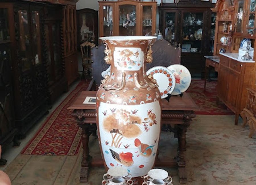 Explore O Mundo das Velharias in Sintra for a unique selection of vintage furniture and eclectic home decor treasures.