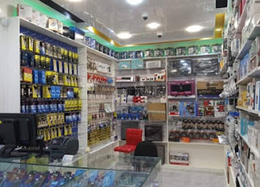 Explore the latest in technology and local culture at ORINO SHOP, Boumalne Dades' premier electronics destination for travelers.