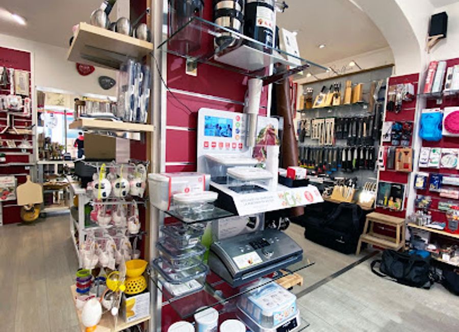 Explore culinary treasures at Un Coin de France Sarl, a kitchen supply store in the heart of Amboise, offering quality tools for every chef.
