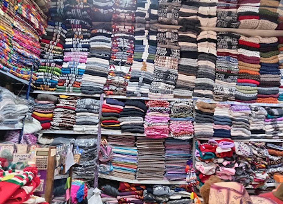 Discover unique Peruvian crafts at Boutique Jazmin Handicraft Store in Urubamba, where tradition meets creativity in every handmade piece.