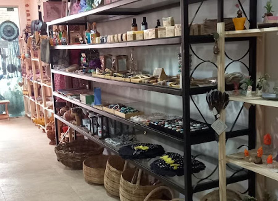 Explore local art and craftsmanship at Kosmo das Artes, a vibrant store in Alto Paraíso de Goiás, showcasing the creative spirit of Brazil.