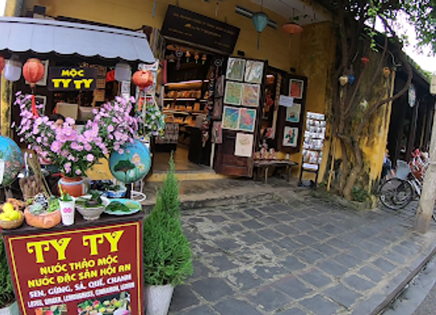 Discover the charm of Vietnam at Artbook Souvenirs, your premier destination for authentic local handicrafts and unique gifts in Hội An.