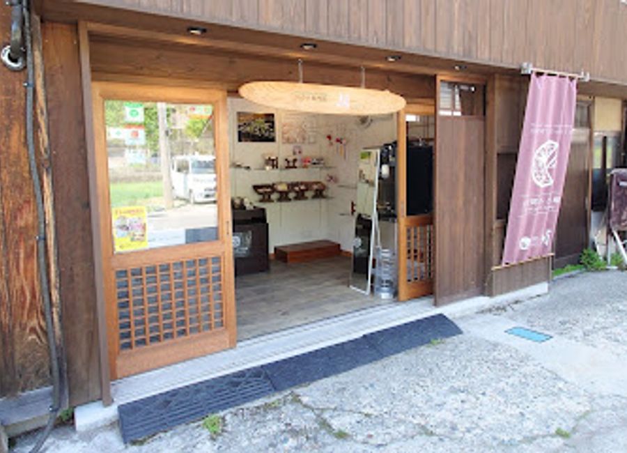 Discover the exquisite world of silk at Kinu Yukari, a traditional silk store in the heart of Shirakawa-go, offering unique garments and cultural insights.
