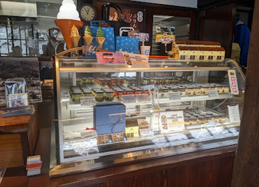 Experience the sweetness of Shirakawa-go at Purin no Ie, renowned for its delicious puddings and delightful desserts in a charming café setting.