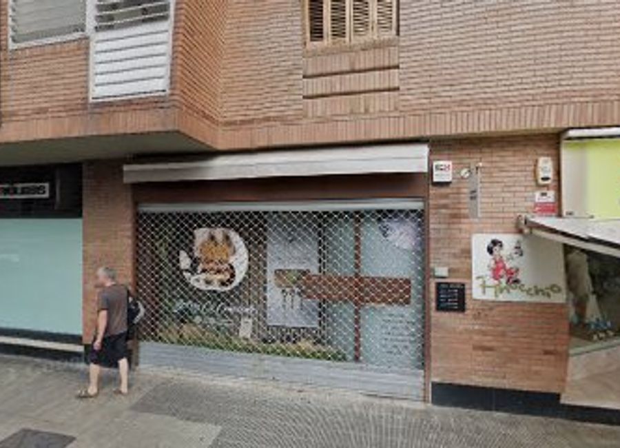 Explore TOCAT in Lleida for unique gifts, fashion accessories, and furniture that capture the local culture and charm of Spain.