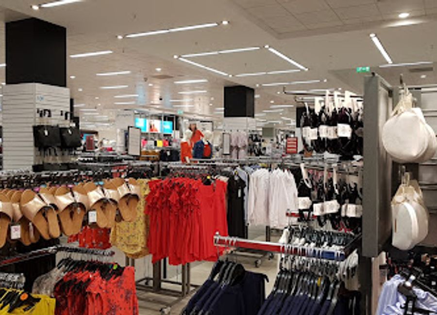 Experience affordable fashion at Primark in Sintra's C.C. Alegro, where trendy styles meet unbeatable prices for every traveler.