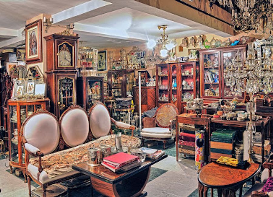 Explore Fes Antiques: A mesmerizing blend of art, antiques, and Moroccan craftsmanship in a unique gift shop experience.
